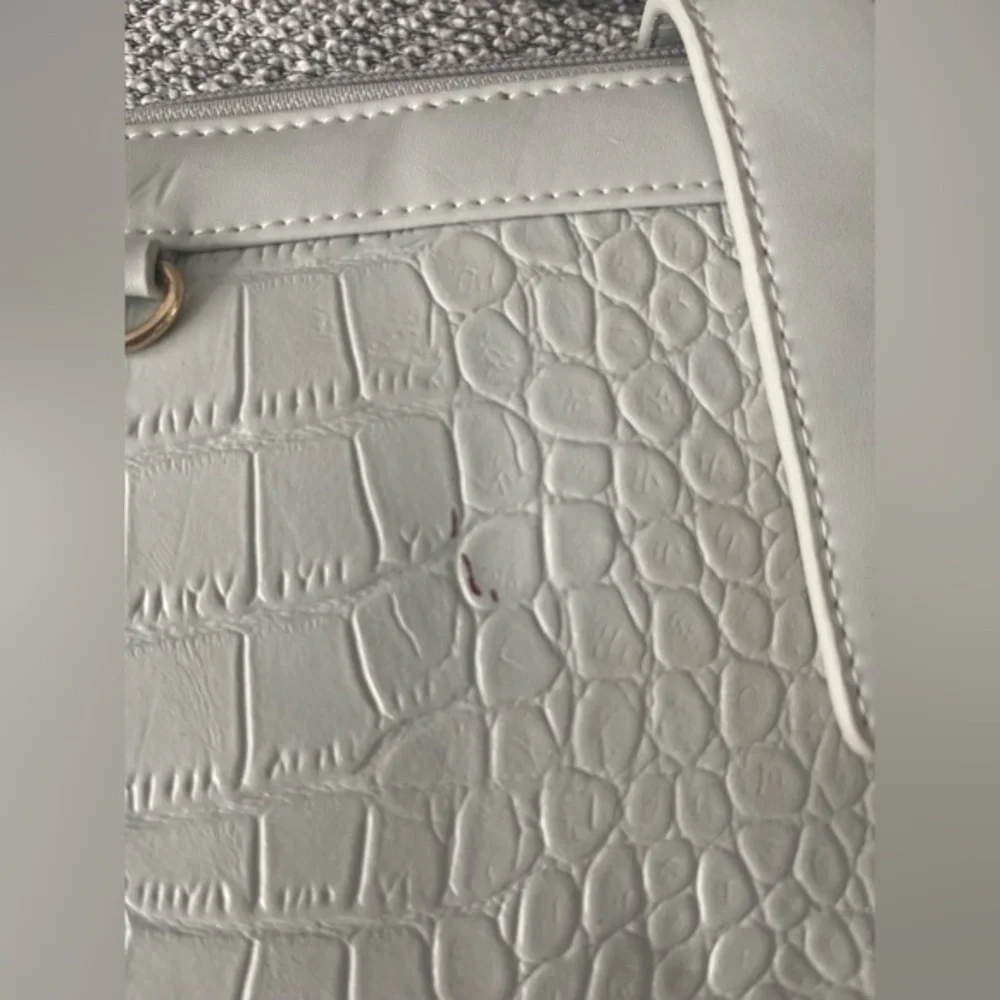 Carianni White IPad Case with Minimalist Design